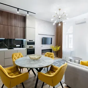 https://avangard-green-park-apartment.hotelslviv.net